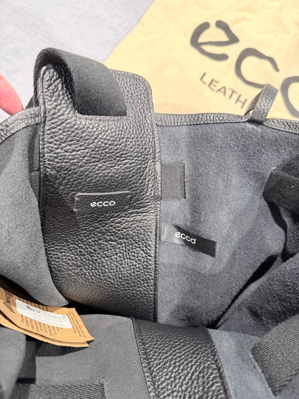 Ecco Sail Bag Full Size Black Leather Bag - Women's Shoulder Bag - Picture 8 of 10